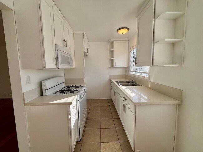 Building Photo - Victory, 1700-1702