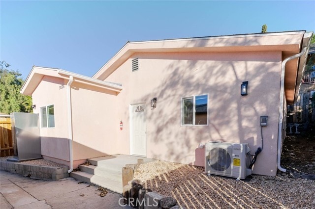 Building Photo - 10526 Hillhaven Ave