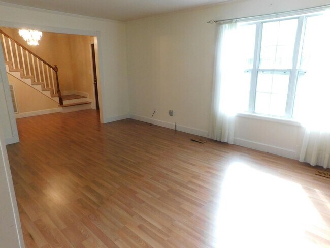 Building Photo - 3 bedroom Signal Mountain Home!
