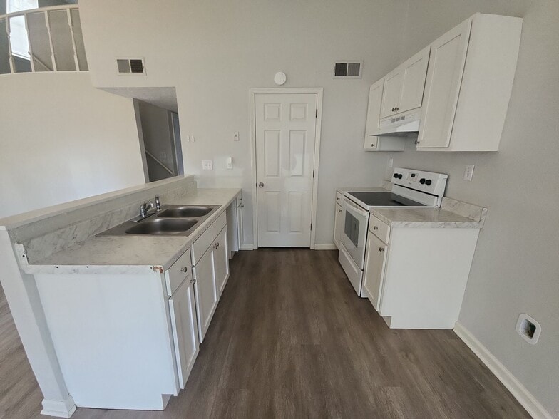 Building Photo - 14 Countryside Dr