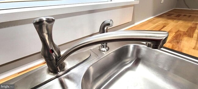 Building Photo - 104 Middleneck Ln