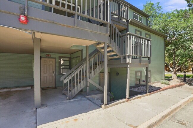 Building Photo - $2,340.95, 2 Bed 2 Bath Condo in Boulder with In Unit Laundry!