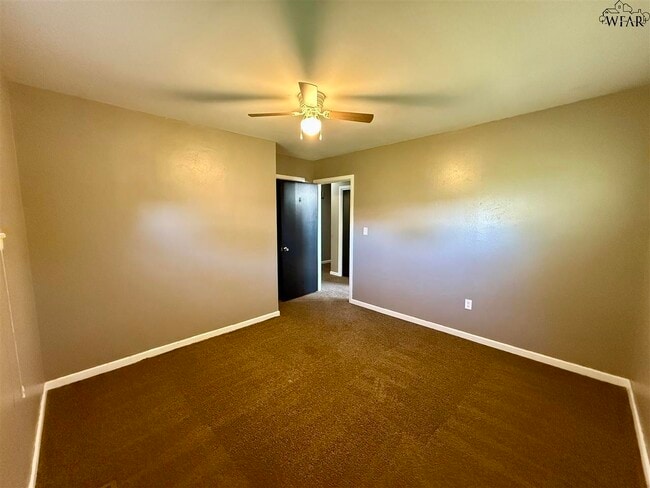 Building Photo - 1210 Clover Dr