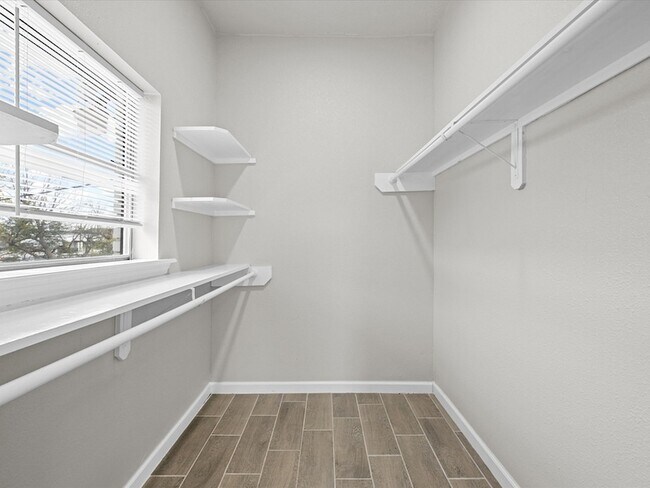 Building Photo - 1119 Waugh Dr