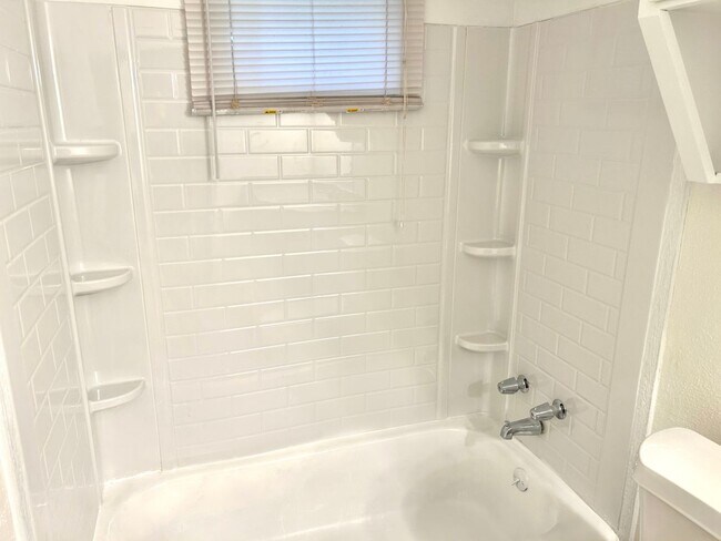 Building Photo - Beautifully Remodeled Home in Mountainview Area