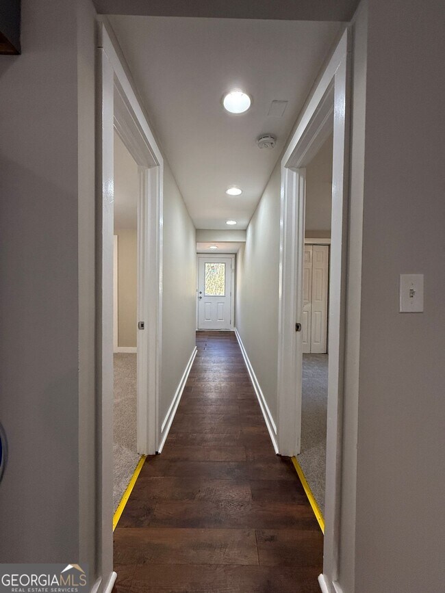 Building Photo - 221 Sheppard Pl