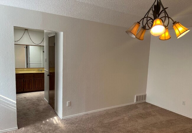 Building Photo - 6824 Loma Vista Dr