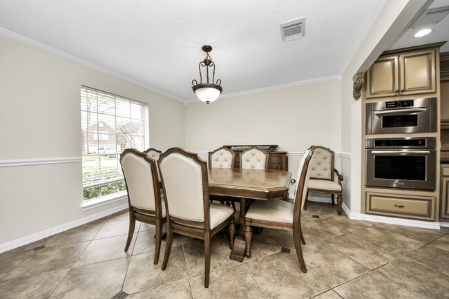 Building Photo - 1024 Glenview Dr