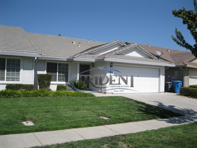 Building Photo - 3 bedroom, 2 bath half-plex/duplex