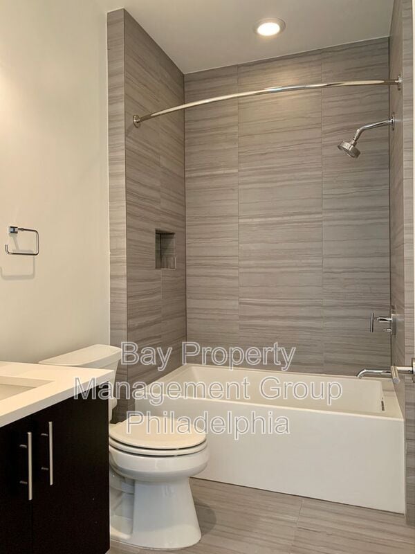 Building Photo - 842 N American St