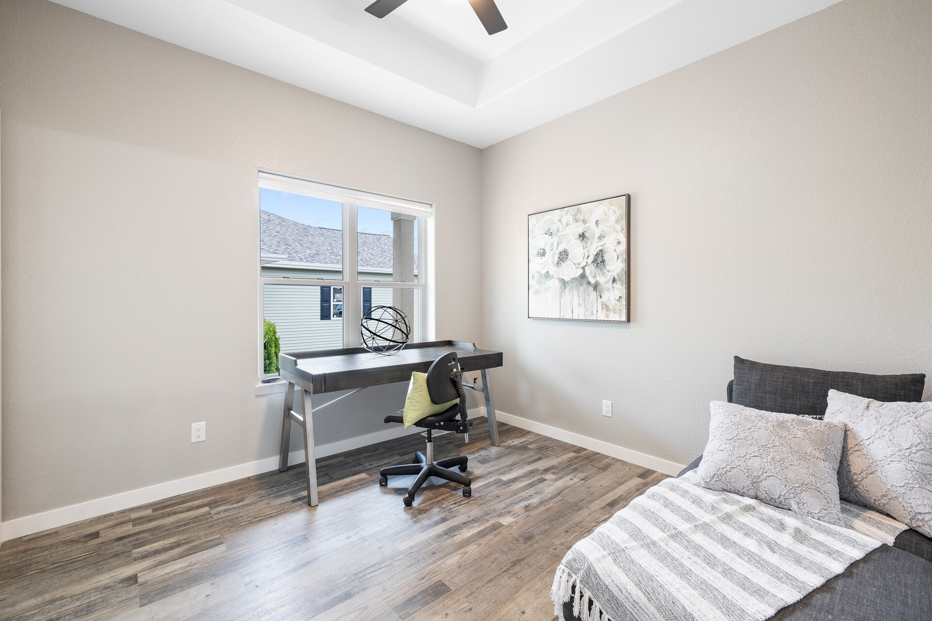 Building Photo - 1310 Daisy Dr