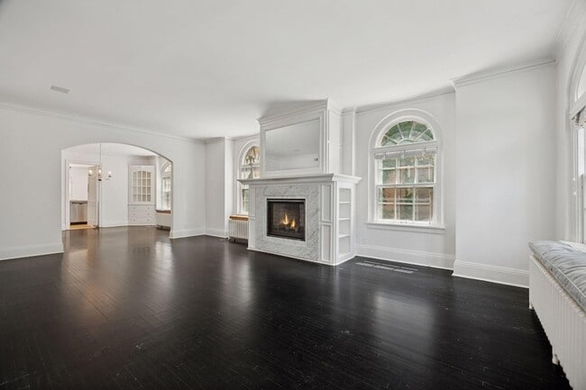 Building Photo - 1785 Dupont Ave S