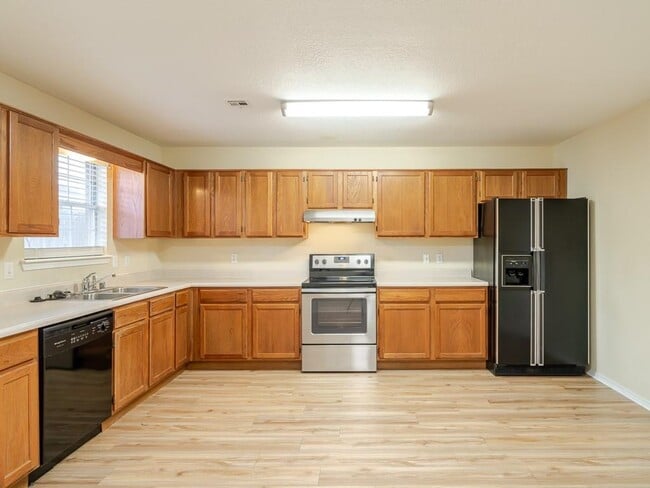 Building Photo - 13 Holly Dr