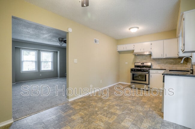 Building Photo - 107 SE Brentwood Dr