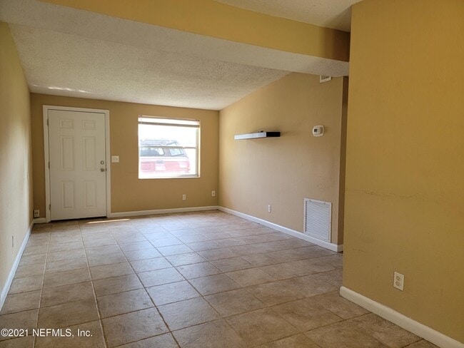 Building Photo - 115 Saratoga Cir S