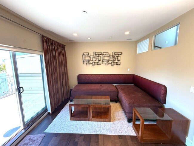 Building Photo - HUGE MODERN BRIGHT Potrero Hill Top Floor ...