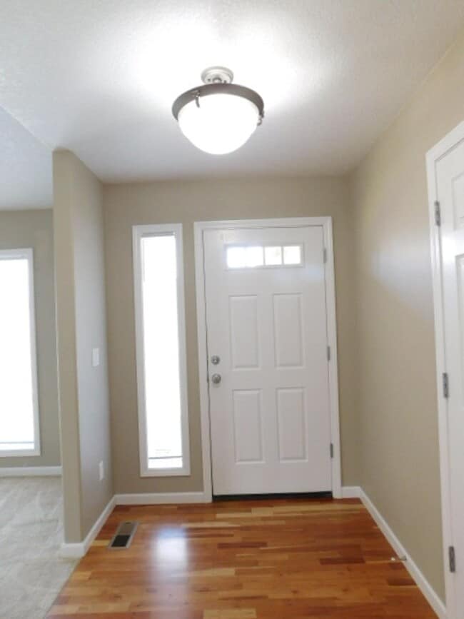 Building Photo - 3Bd/2Ba Single Story House - Available Soon!