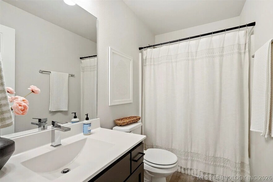 Building Photo - 7412 E 89th Pl N