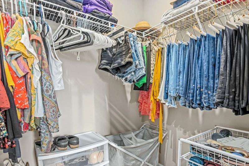 Building Photo - 801 Roselyn Dr