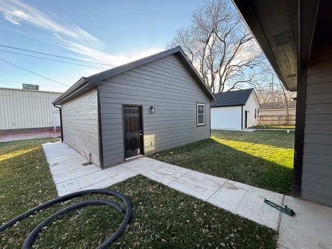 Building Photo - Stunning New Build in Central Manhattan! Available NOW!