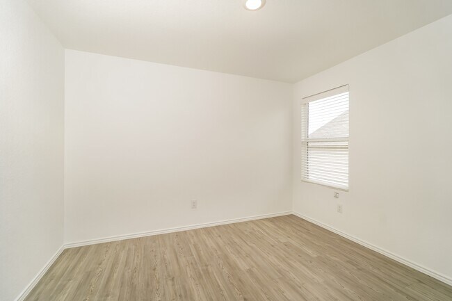 Building Photo - 5924 Sunset Song Ln