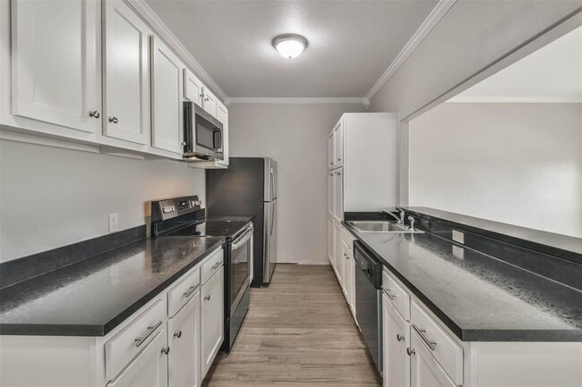 Building Photo - 329 E Washington Ave