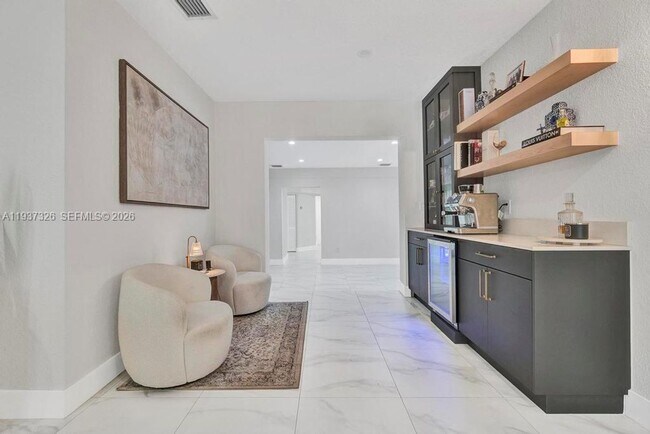 Building Photo - 6470 SW 27th St