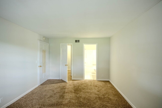 Building Photo - Amazing Location! View of Centennial Park!...