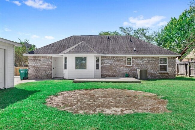 Building Photo - 15116 Rosewood St