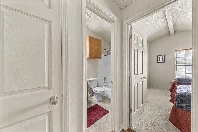 Building Photo - 101 Racquet Dr