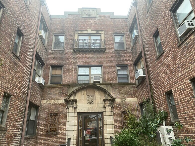 Building Photo - 7 Bond St