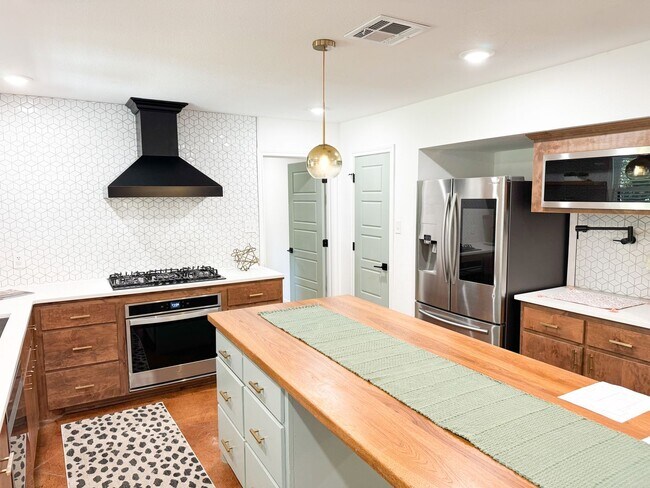 Building Photo - 2302 Brooklawn Dr