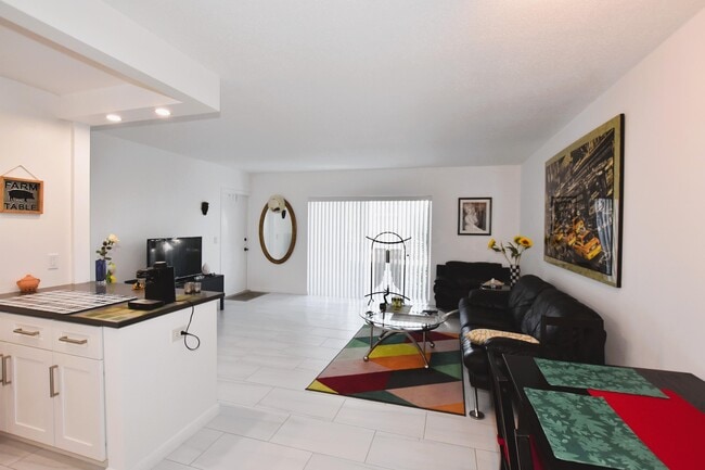 Building Photo - 4501 S Ocean Blvd