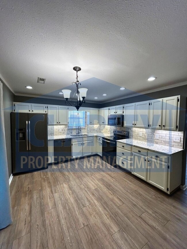 Building Photo - Three bedroom home in a quiet neighborhood!
