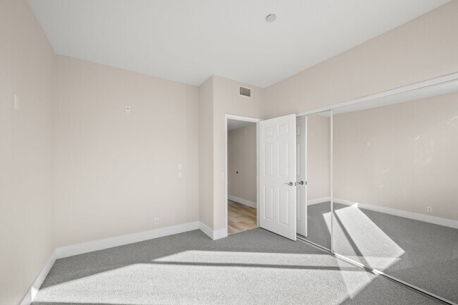 Building Photo - Stunning Remodeled Condo with Views in Banker's Hill