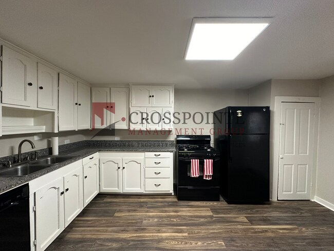Building Photo - Available Now! 2 Bedroom 1 Bath Across fro...