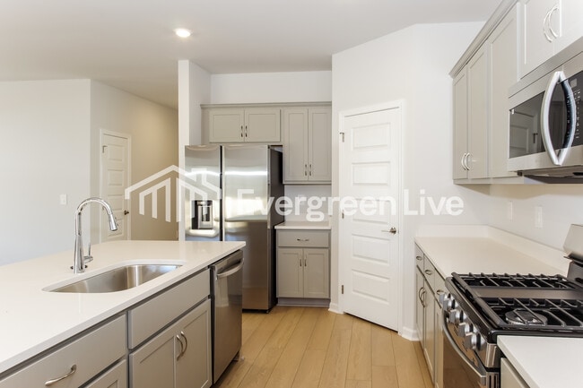 Building Photo - 14695 Mountain Strm Dr