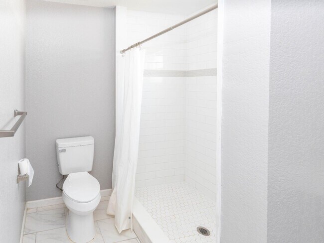 Building Photo - 133 W Park Ave