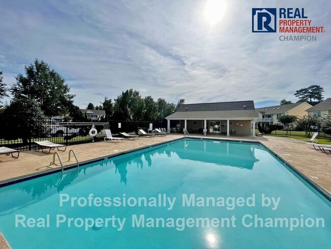 Building Photo - Upper Level Condo in Holton Place w/Community Pool