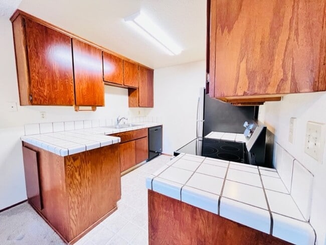 Building Photo - Move-In Ready, 2BD/2BA, Upper-Level, Singl...