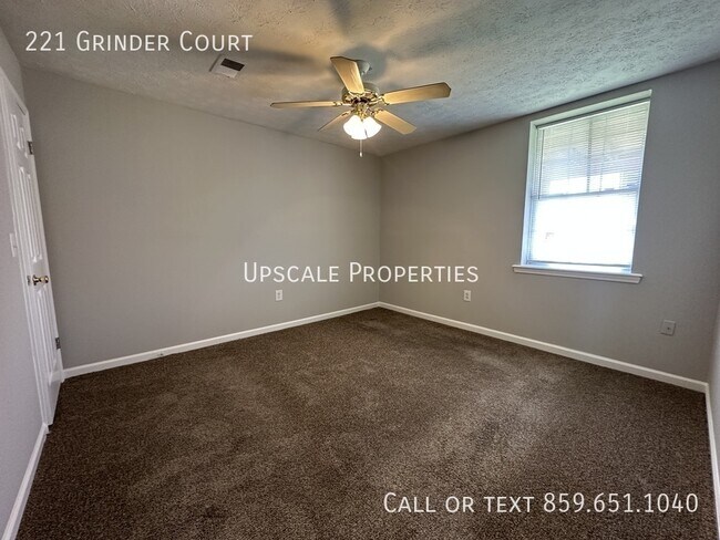 Building Photo - 221 Grinder Ct