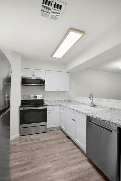 Remodeled Kitchen - 2076 Mesquite Ln