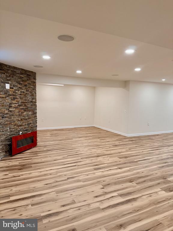 Building Photo - 9330 Birch Cliff Drive