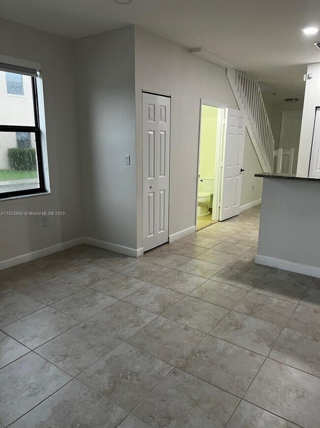 Building Photo - 11512 SW 151 Ave