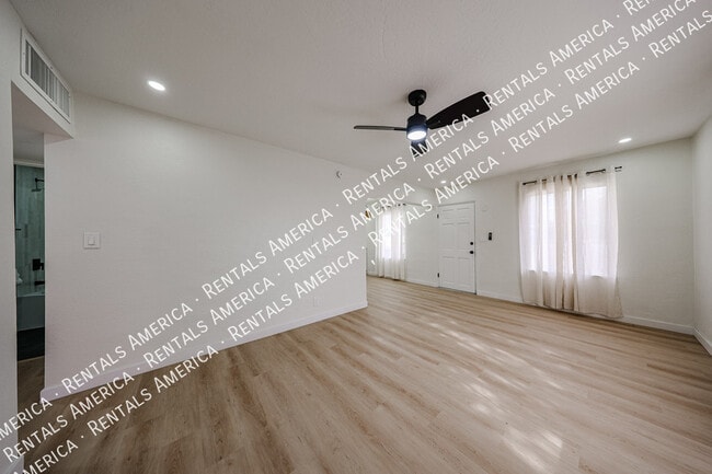 Building Photo - 2047 E Virginia Ave