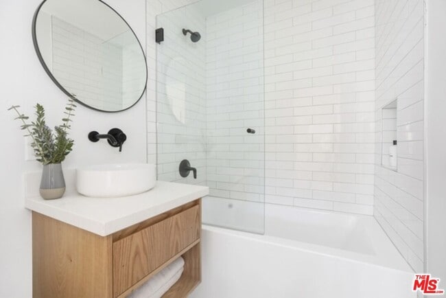 Building Photo - 1269 1/2 S Muirfield Rd