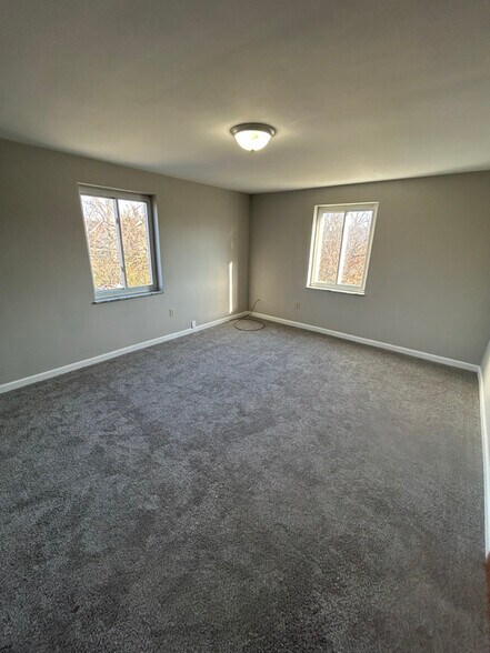 Building Photo - 160 Roberta Ave