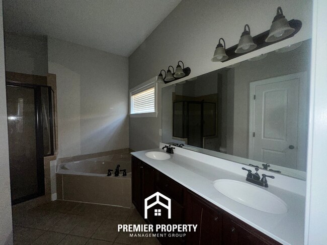 Building Photo - 6942 Lagrange Grove Dr