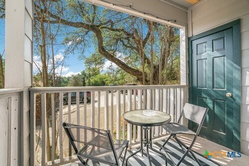 Building Photo - 1005 N LBJ Dr