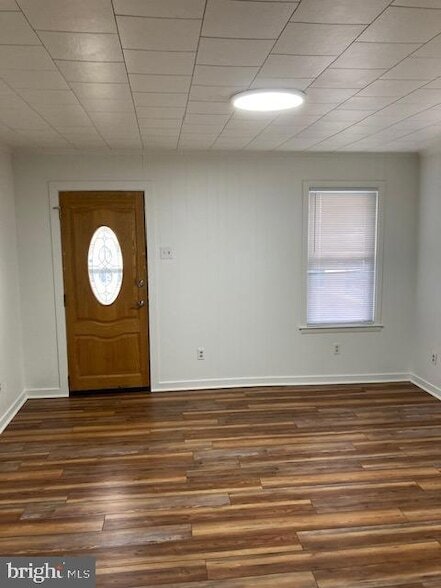 Building Photo - 215 Elder St